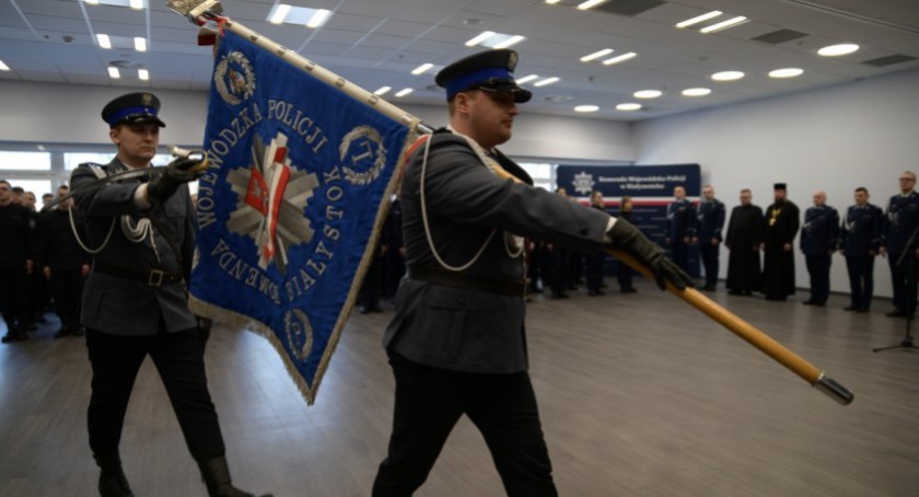 Nowi policjanci w podlaskim garnizonie. Uroczyście złożyli przysięgę w Białymstoku