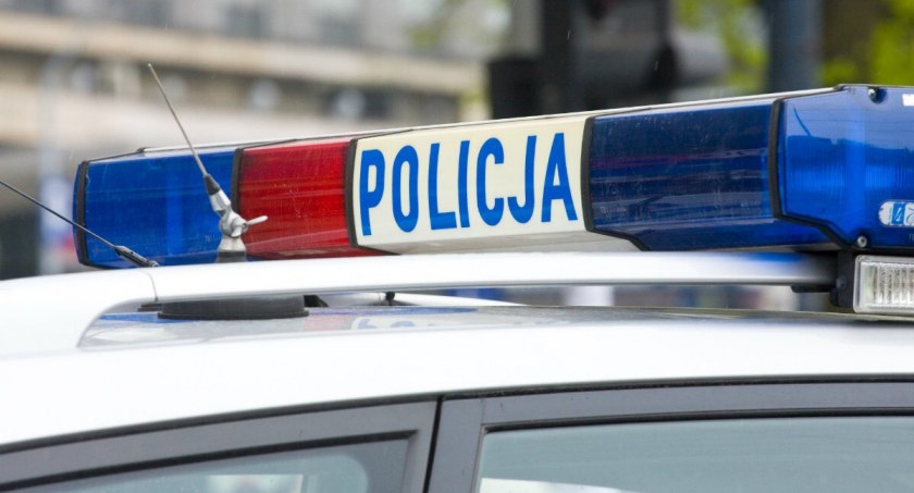 Skandal w podlaskiej policji. Naczelnik prewencji w Dniu Kobiet klepnął kobietę w pośladki