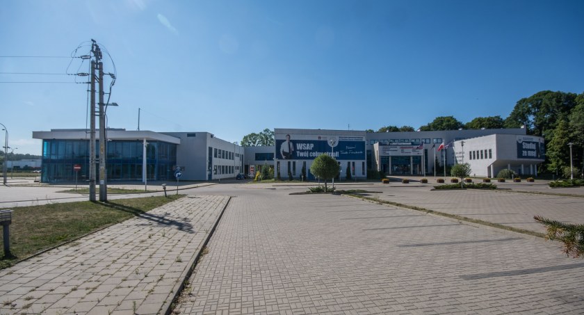 Już dwa lata trwa opracowywanie koncepcji przebudowy i ocena stanu budynku kupionego za ponad 18 mln złotych