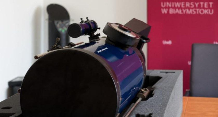 Do przyszkolnego obserwatorium trafił teleskop. Podarował go Uniwersytet w Białymstoku