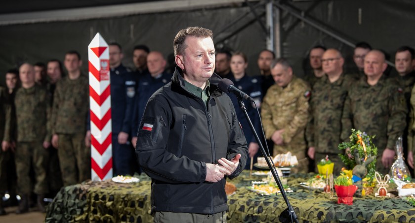 Z żołnierzami i mundurowymi pełniącymi służbę na granicy z Białorusią świątecznie spotkał się minister Mariusz Błaszczak