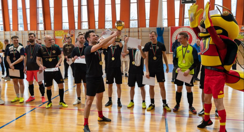 Absolwenci UwB rozegrali swój pierwszy charytatywny turniej