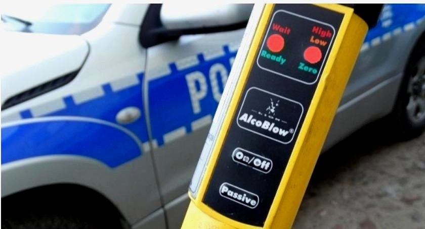 Był taki głodny, że aż „po pijaku” wsiadł za kierownicę. Daleko nie zajechał