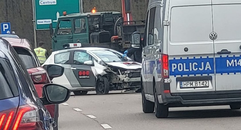 Policjantowi, który w stanie nietrzeźwości spowodował kolizję, grozi wyrzucenie z pracy i więzienie