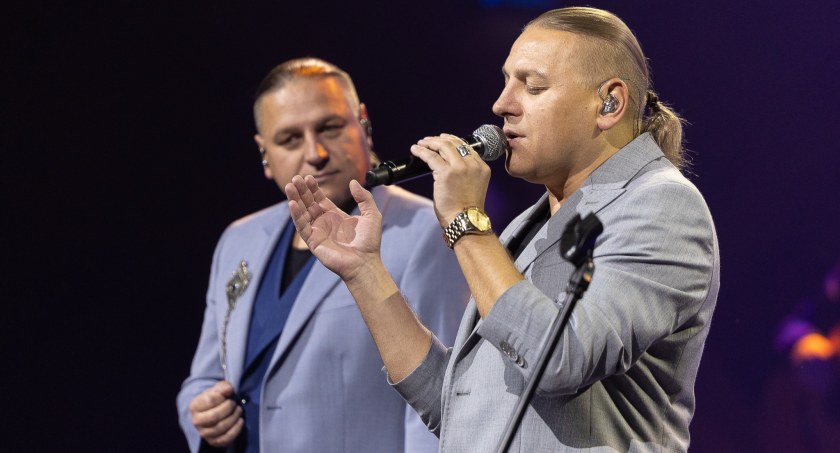 W hołdzie Janowi Pawłowi II w Operze Podlaskiem zagrali Golec uOrkiestra
