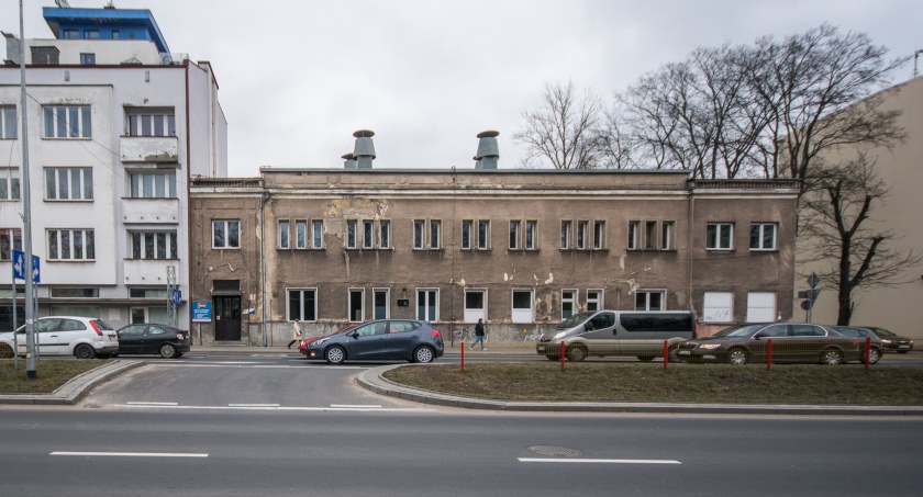 Będzie parking pod Departamentem Obsługi Mieszkańców? Oczywiście, że nie. Bo „piniendzy nie ma i nie będzie”