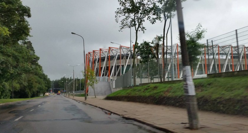 Kibice Jagiellonii mogą na mecze swojej drużyny jeździć poza Białystok. Władze klubu postawiły się spółce Stadion Miejski