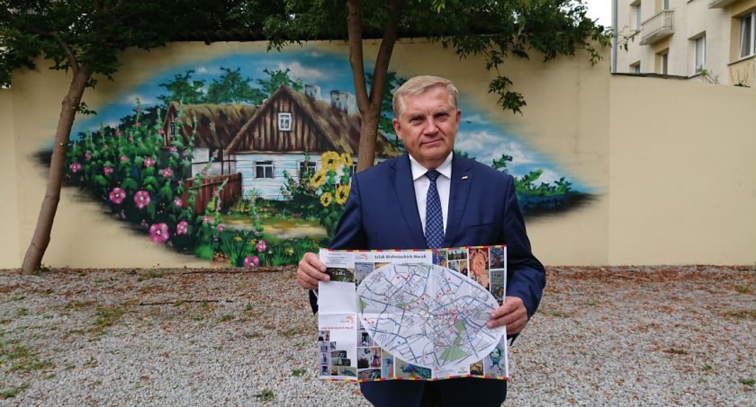Podróże małe i duże Tadeusza Truslolaskiego. Wciąż nie wiadomo co z nich wynika