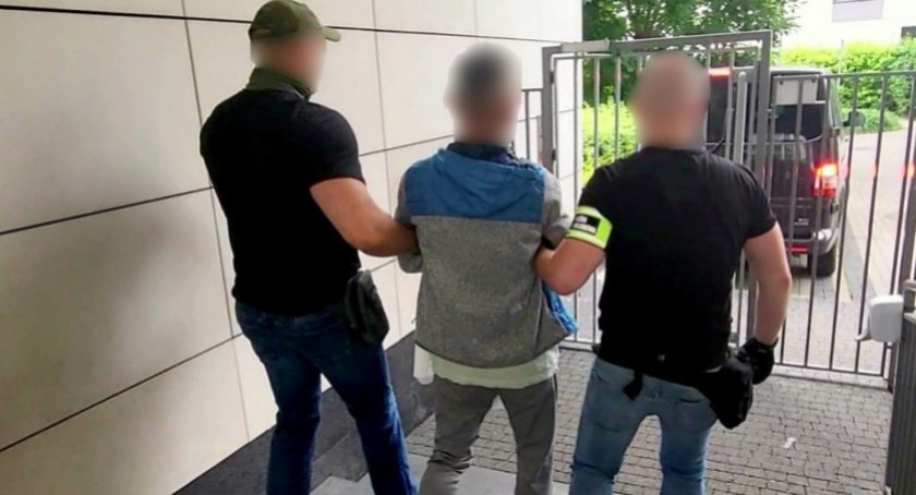 Grupa przestępcza robiła interesy na fałszowaniu faktur VAT. Wpadło już 15 podejrzanych
