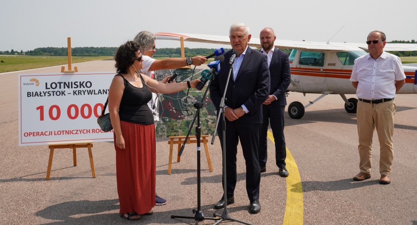 W sprawie lotniska Krywlany Tadeusz Truskolaski zrzuca winę na rząd, Lasy Państwowe i marszałka Kosickiego