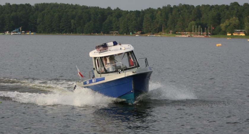 Wypoczywając nad wodą zawsze trzeba zachować zdrowy rozsądek