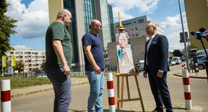 O wysłaniu pocztówki DLA babci wkrótce znów przypomni Babcia Eugenia