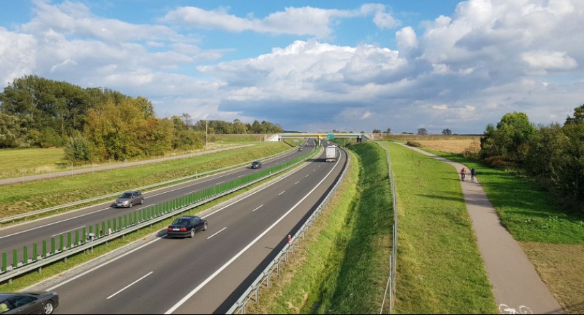Jeden z pierwszych odcinków północnej obwodnicy Białegostoku będzie liczył 13 km. Właśnie rozpisany został przetarg na jego budowę