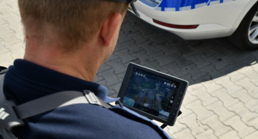 Policyjny dron śledził ciężarówki na podlaskiej ekspresówce
