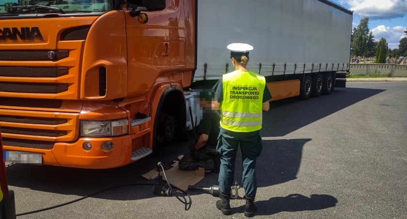 Po podlaskich drogach praktycznie codziennie poruszają się niesprawne pojazdy