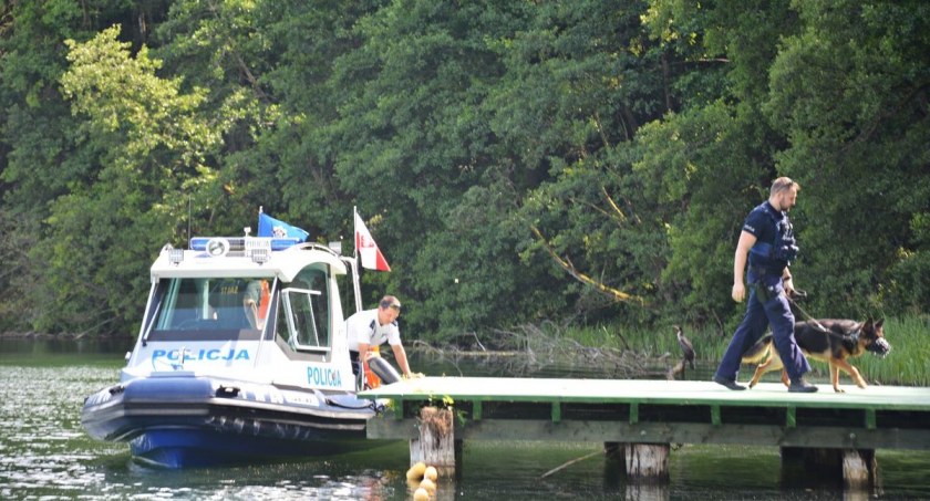 Przebywając nad wodą zachowaj rozsądek. Policjanci przypominają o podstawowych zasadach bezpieczeństwa 