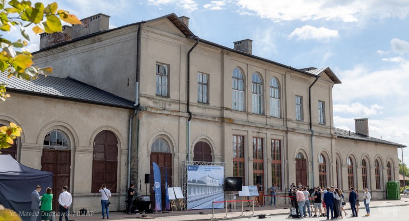 Po wielu latach zabytkowy dworzec kolejowy w Grajewie doczeka się remontu