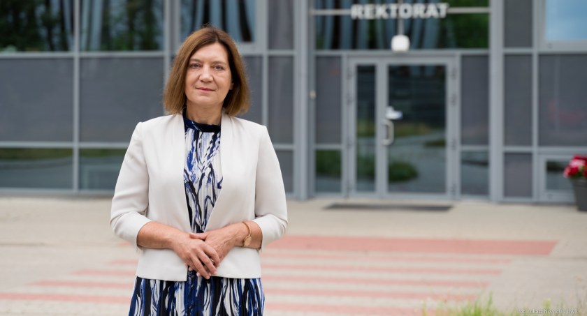 Prof. Izabela Święcicka: Cyfryzacja to przyszłość uczelni w każdym wymiarze, począwszy od nauki poprzez kształcenie i organizację pracy