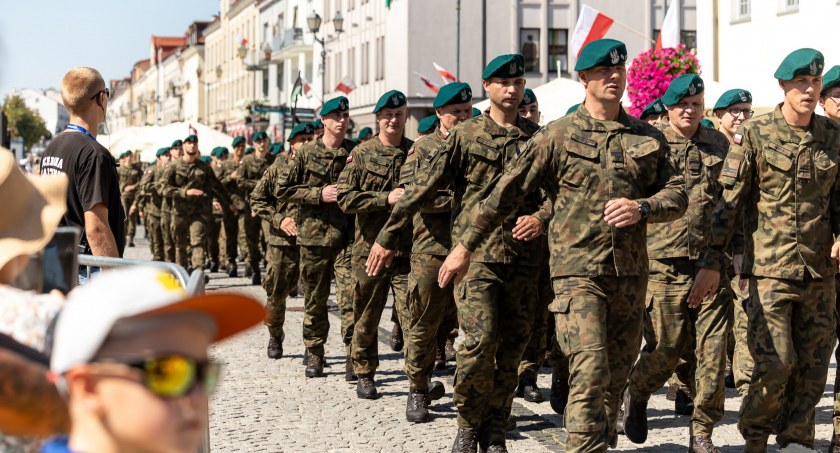 W Białymstoku odbyły się wojewódzkie obchody święta Wojska Polskiego pod hasłem Silna Biało-Czerwona