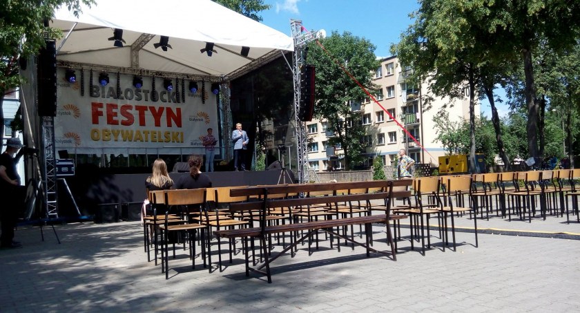 „Tłumy
