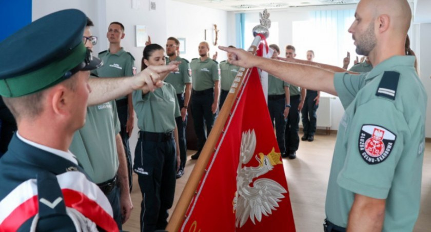 Prawie 20 osób przyjętych do służby w skarbówce