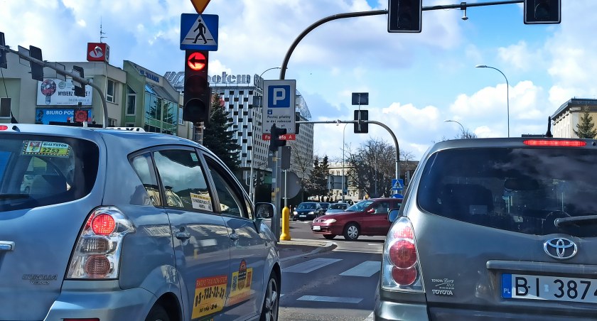 Białystok ma za mało stacji ładowania aut elektrycznych i drogie paliwo