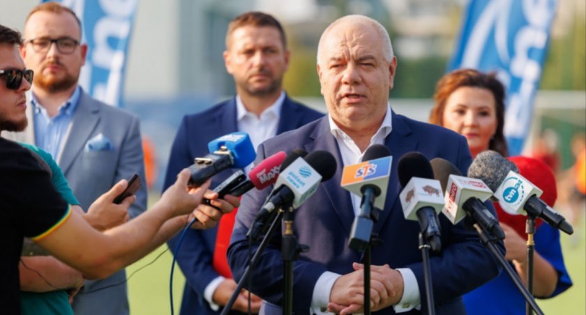 Jacek Sasin w cuglach pokona Krzysztofa Truskolaskiego