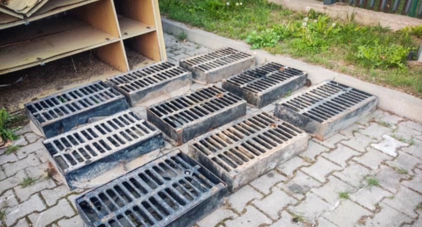 W Siemiatyczach ginęły kratki ściekowe. Złodzieja zatrzymał dzielnicowy
