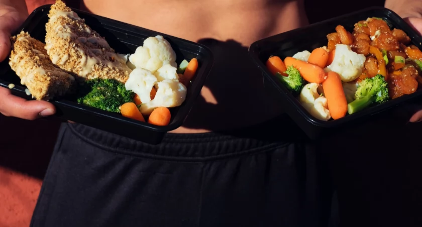 Białystok: catering dietetyczny a siłownia. Czy tego typu dieta pomoże w budowie masy mięśniowej?