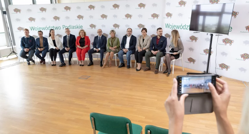 Przedstawiciele władz województwa i instytucji kultury zachęcają mieszkańców regionu do udziału w wyborach i w referendum