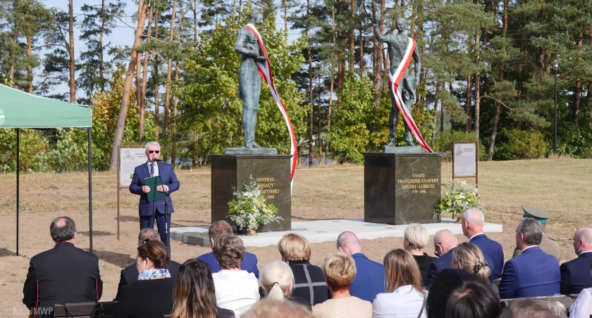 Twórcy Kanału Augustowskiego mają swój pomnik w gminie Płaska