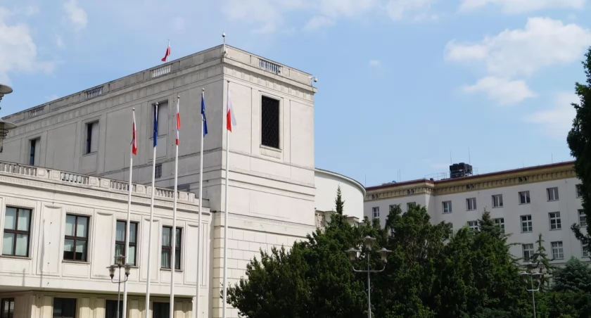 Dwa mandaty senackie dla PiS, jeden dla paktu senackiego