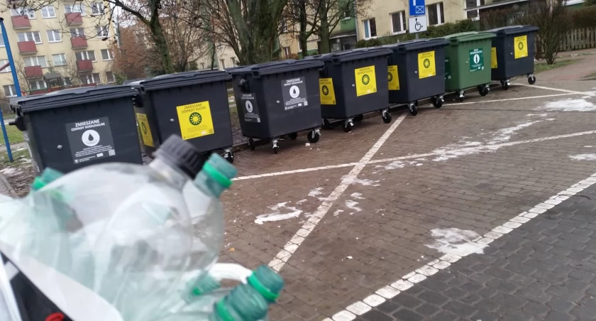 Większość Polaków segreguje śmieci. Ich liczba jeszcze rośnie