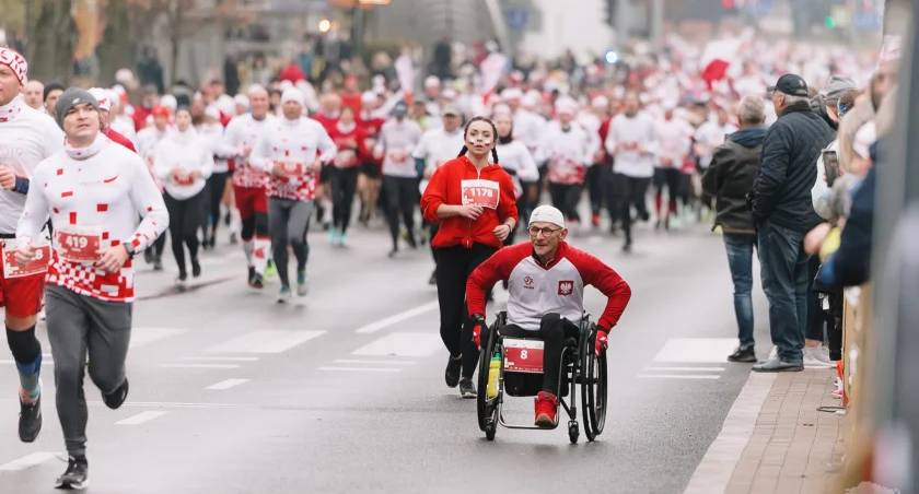 Prawie 3 tys. biegaczy pobiegło dla Niepodległej
