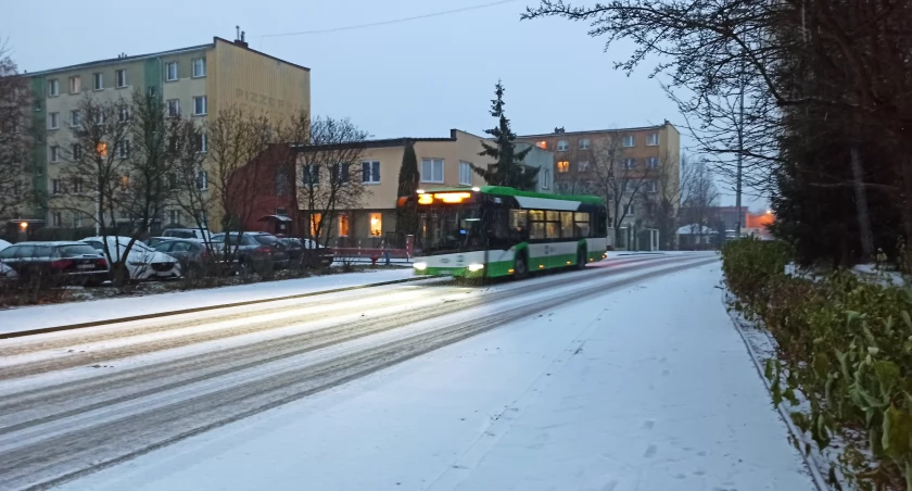 Zima jednak zaskoczyła drogowców. W Białymstoku nawet bardzo!