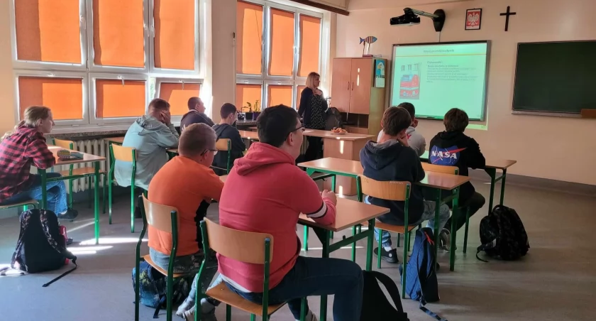 Urzędnicy weszli do szkół. Prowadzą zajęcia na temat odpadów