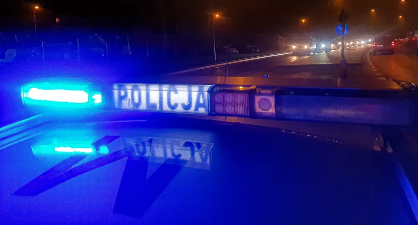 Prawie 2 promile alkoholu w organizmie miał kierowca, który wylądował autem w rowie