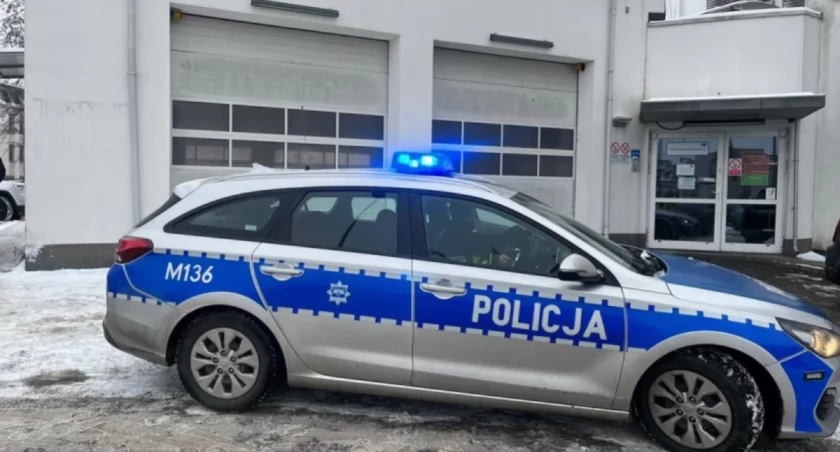 W policyjnej asyście wjechała na porodówkę