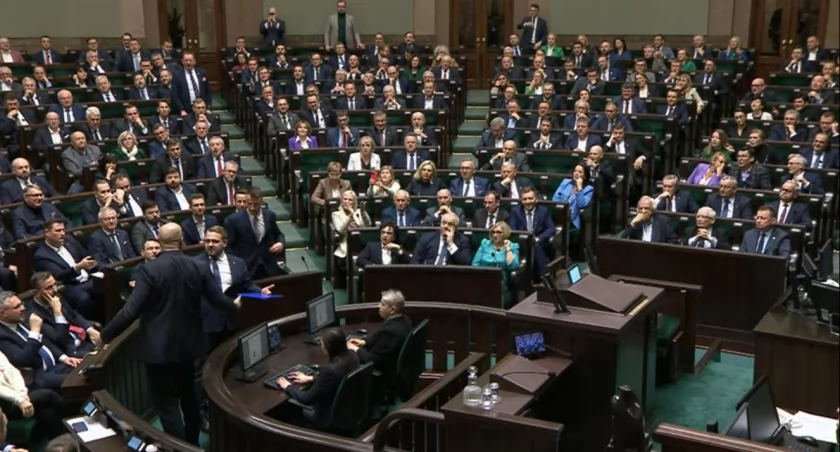 Pierwsza poważna wpadka Szymona Hołowni w roli marszałka Sejmu
