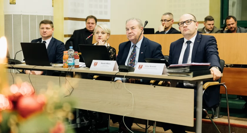 Budżet województwa na przyszły rok uchwalony. Nie wszyscy radni podnieśli za nim ręce