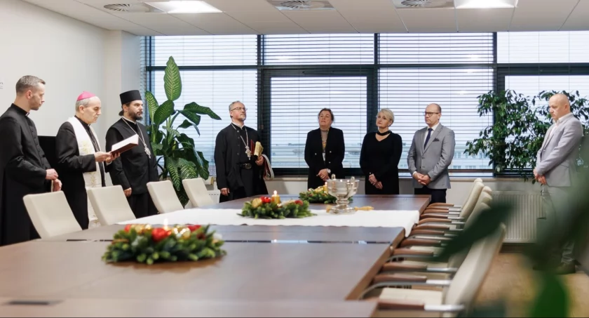 Nową siedzibę urzędu marszałkowskiego poświęcili duchowni