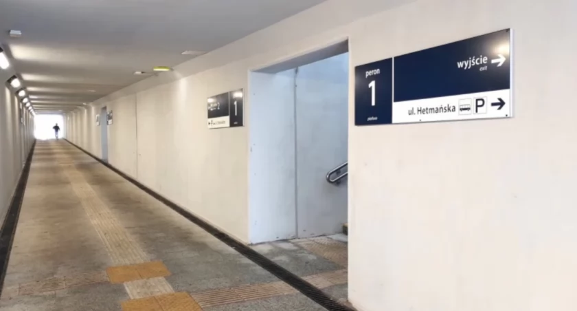 Przejścia podziemne zamiast drogi na perony przez tory. Będzie bezpieczniej