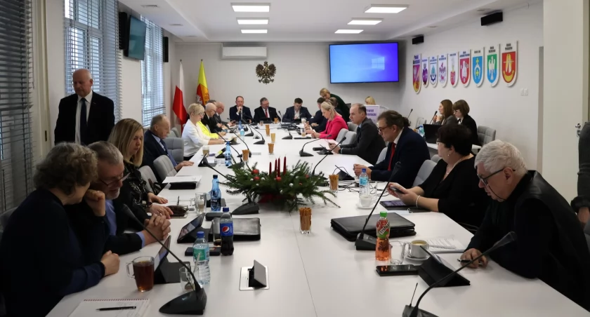 Budżet powiatu białostockiego przyjęty tuż przed nowym rokiem