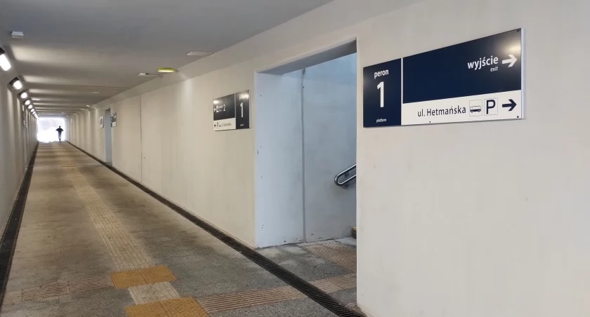 Przejścia podziemne zamiast drogi na perony przez tory. Będzie bezpieczniej