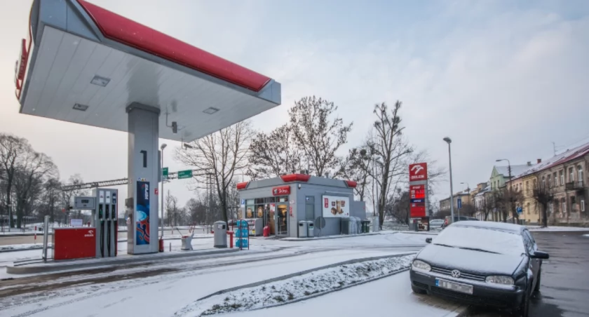 W nowym roku kierowcy będą musieli sprawdzać czy mogą tankować nowy rodzaj paliwa