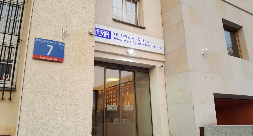 Działania ministra Sienkiewicza w sprawie TVP były nielegalne. Sąd zdecydował o odmowie wpisania do KRS nowych władz