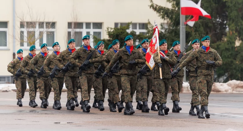 Żołnierze z 18. Białostockiego Pułku Rozpoznawczego jadą na misję do Kosowa. Uroczyste pożegnanie odbyło się w Białymstoku