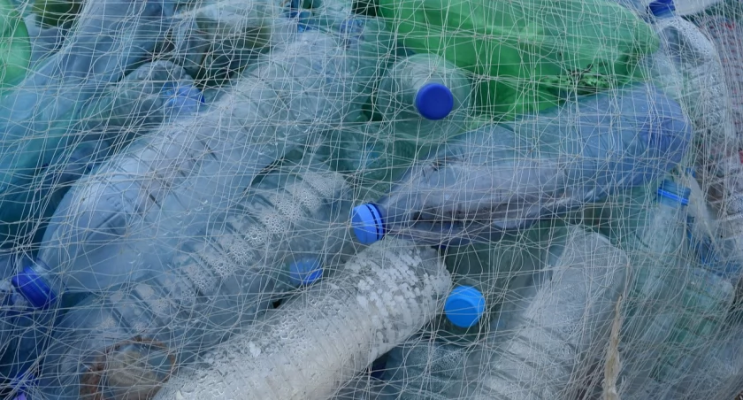 Od przyszłego roku będziemy płacić kaucję za plastikowe, metalowe i szklane pojemniki