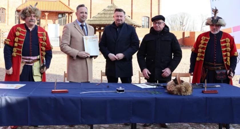 Powiat Białostocki wspiera organizację inscenizacji szturmu Zamku w Tykocinie