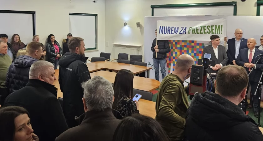 Dyskusja o PKS Nova trwała kilka godzin na nadzwyczajnej sesji Sejmiku Województwa